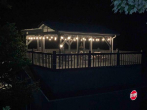 Bills Bungalow on Lake Burton with Top Dock and Patio